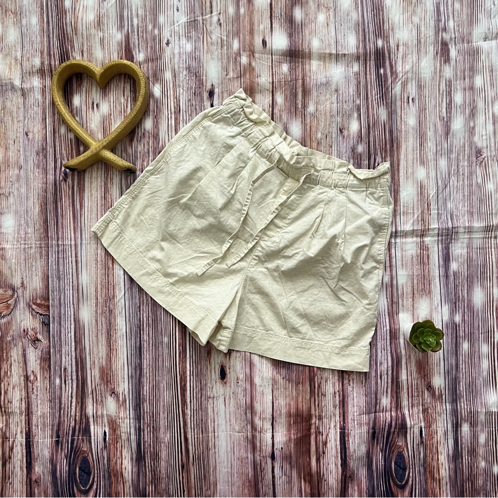 Uniqlo High Waist Cream Shorts